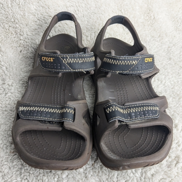 Crocs Brown Sandals Size 7 Men Or Women Size 8 I Gues Velcros Perfect For Summer - Picture 2 of 9